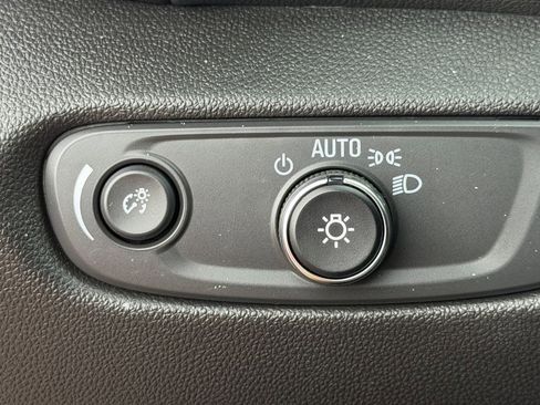 Used 2025 Chevrolet Blazer LT FWD image 24