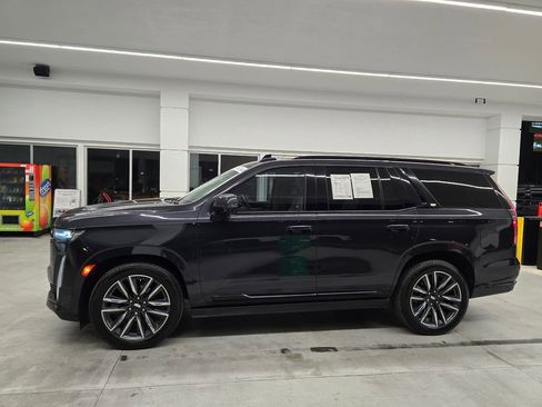 Used 2023 Cadillac Escalade Sport Platinum AWD/4WD image 3