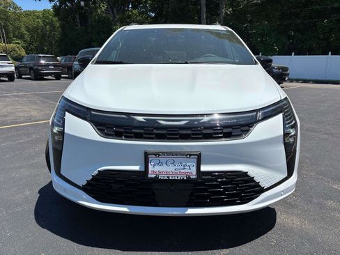 New 2027 Chrysler Pacifica Limited w/ S Appearance Package AWD/4WD image 2