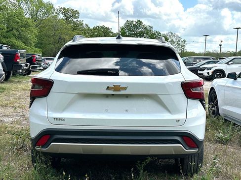 Used 2025 Chevrolet Trax LT w/ LT Convenience Package image 5