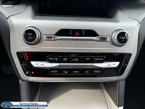 Certified 2022 Ford Explorer XLT w/ Equipment Group 202A image 22