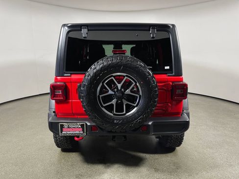 Used 2025 Jeep Wrangler Unlimited Rubicon AWD/4WD image 4