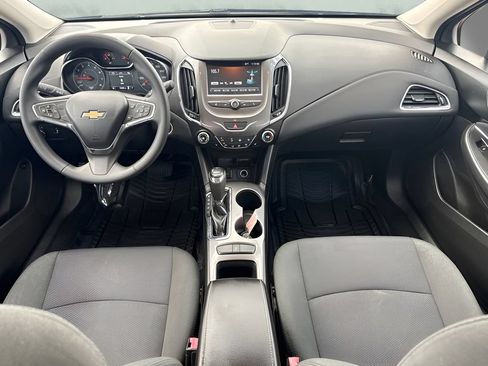 Used 2017 Chevrolet Cruze LT w/ Convenience Package FWD image 14