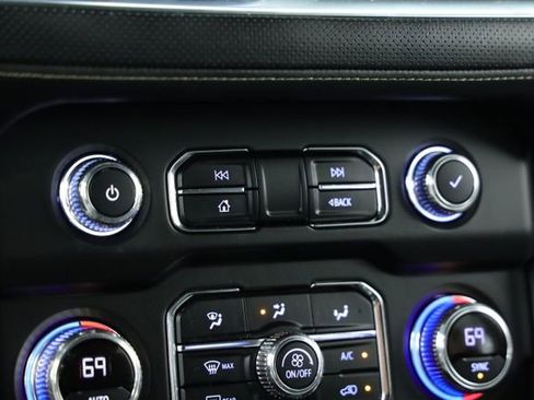 Used 2021 GMC Yukon SLT w/ SLT Premium Package image 20