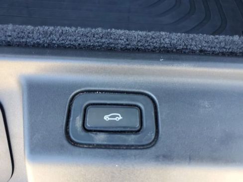 Used 2023 Land Rover Range Rover SE image 9