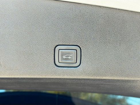 Used 2025 Cadillac XT6 Luxury image 14