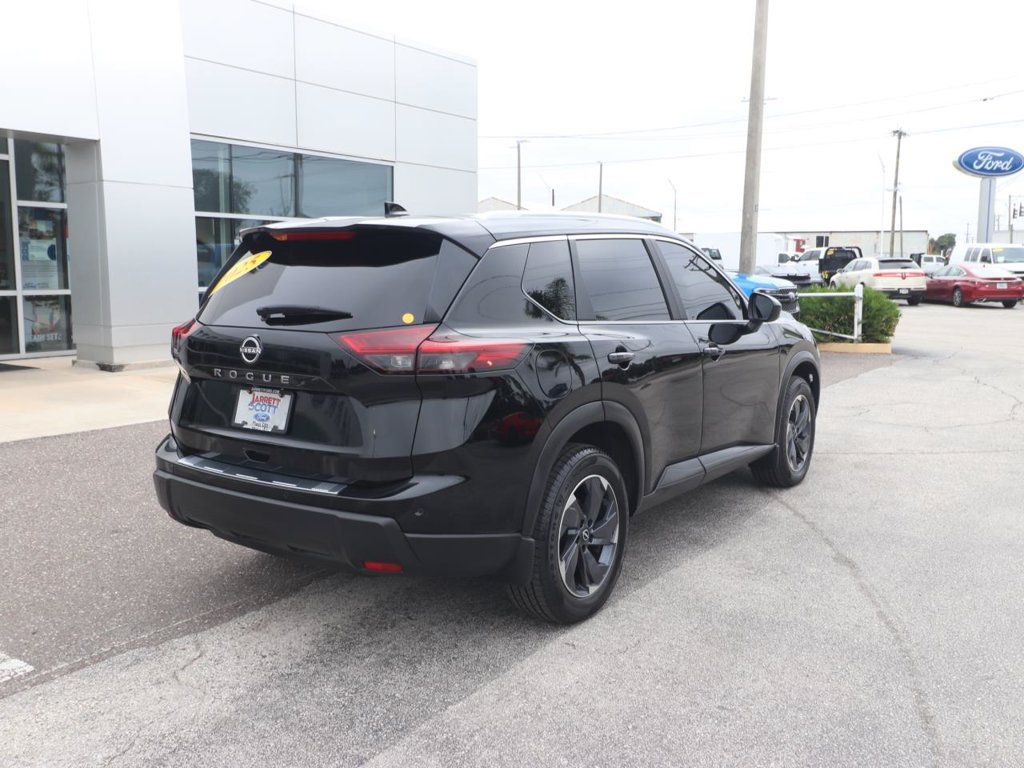 Used 2025 Nissan Rogue SV w/ SV Premium Package FWD image 14