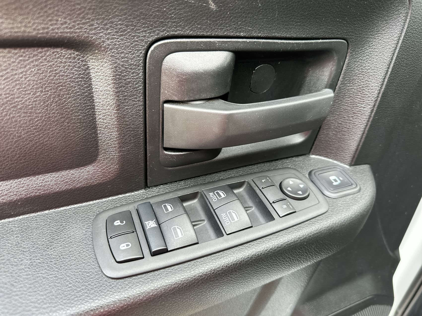 Used 2024 RAM 3500 Tradesman w/ Chrome Appearance Group AWD/4WD image 13