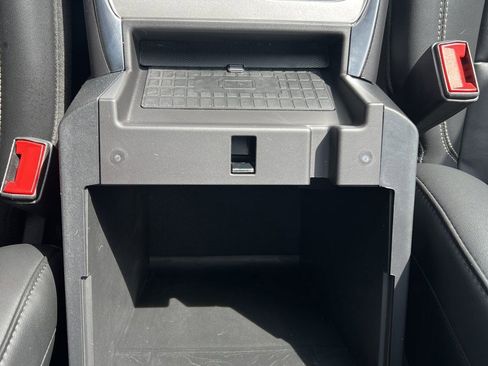 Used 2024 Ford Explorer XLT w/ Equipment Group 202A image 29