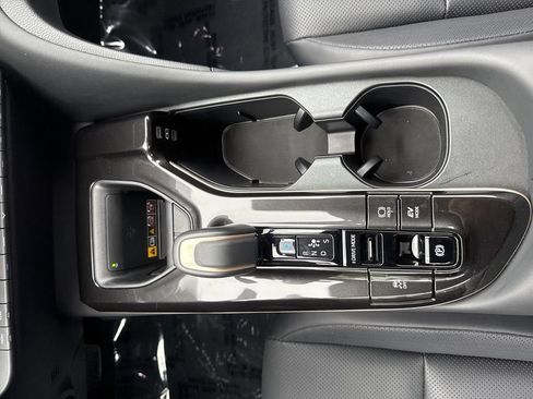 Used 2025 Toyota Crown Signia AWD/4WD image 21