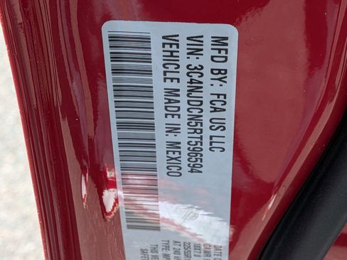 Used 2024 Jeep Compass Limited image 37