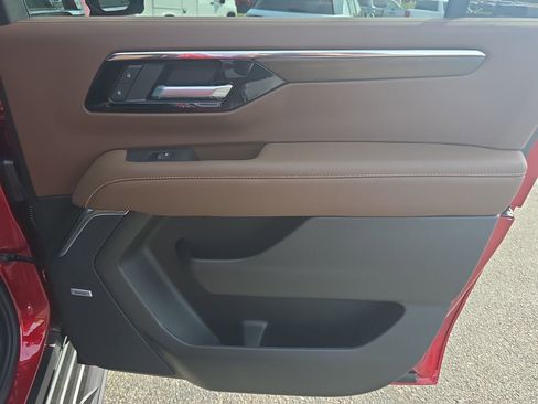 New 2026 Chevrolet Suburban High Country AWD/4WD image 17