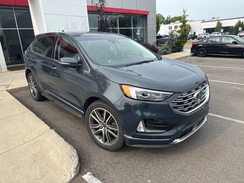 Used 2019 Ford Edge Titanium w/ Equipment Group 301A AWD/4WD image 3