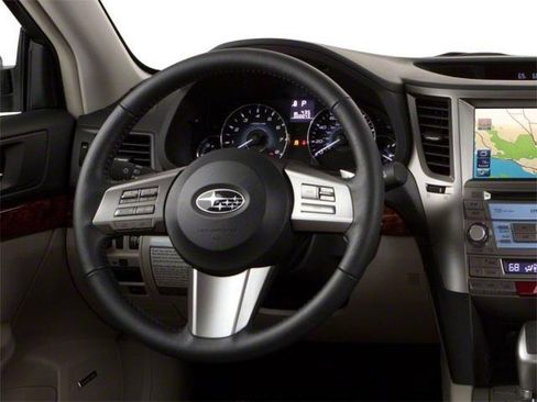 Used 2010 Subaru Outback 2.5i AWD/4WD image 4