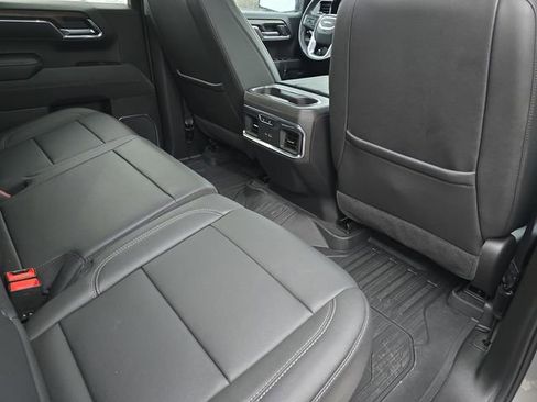 Used 2025 GMC Sierra 1500 SLT image 11
