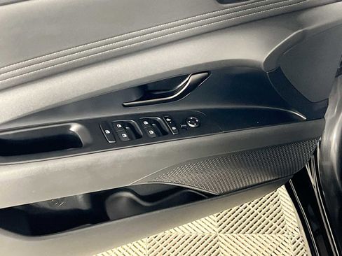 Certified 2025 Hyundai Elantra SEL image 18