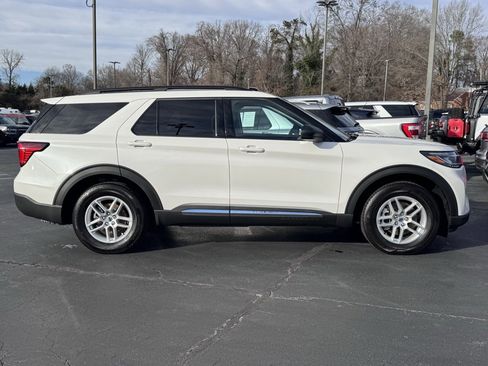 Used 2025 Ford Explorer Active w/ Active Comfort Package image 4