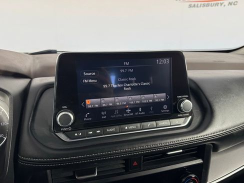 Used 2023 Nissan Rogue SV image 13