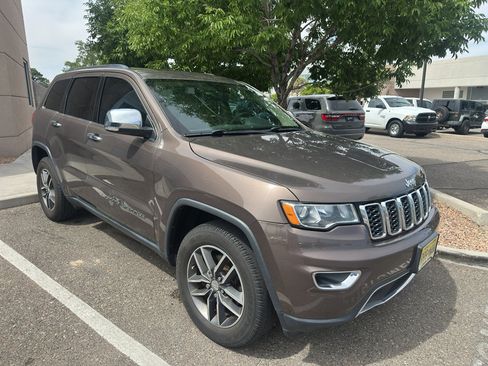 Used 2017 Jeep Grand Cherokee Limited AWD/4WD image 2