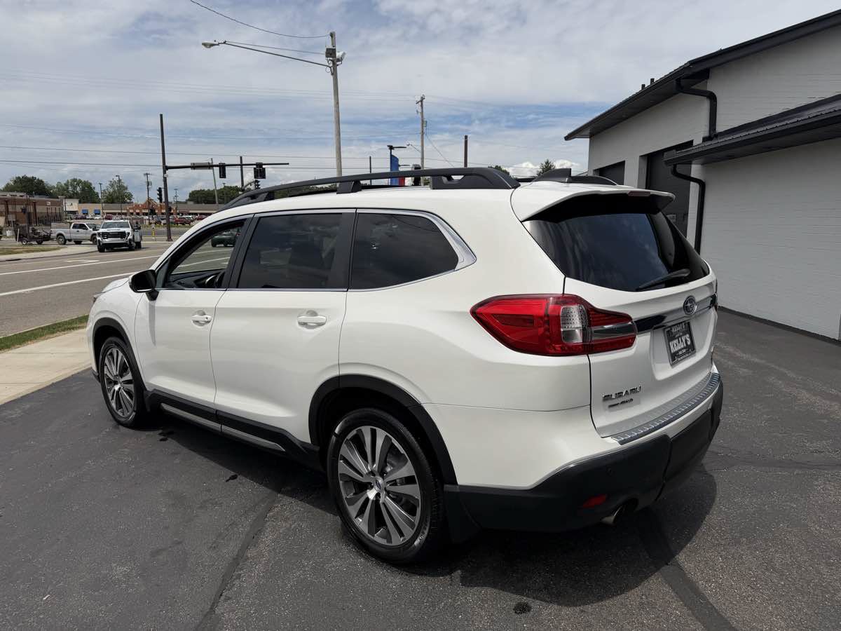 Used 2022 Subaru Ascent Limited w/ Technology Package AWD/4WD image 3