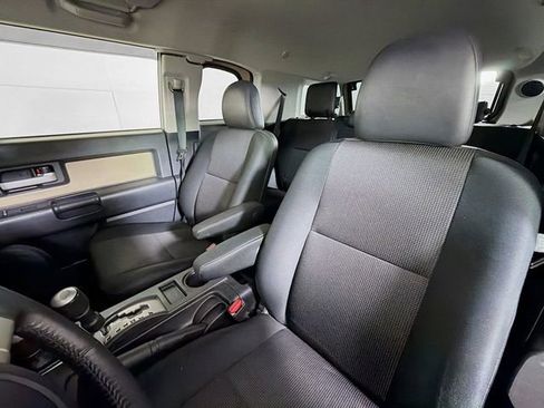 Used 2013 Toyota FJ Cruiser 4WD w/ Upgrade Pkg image 19