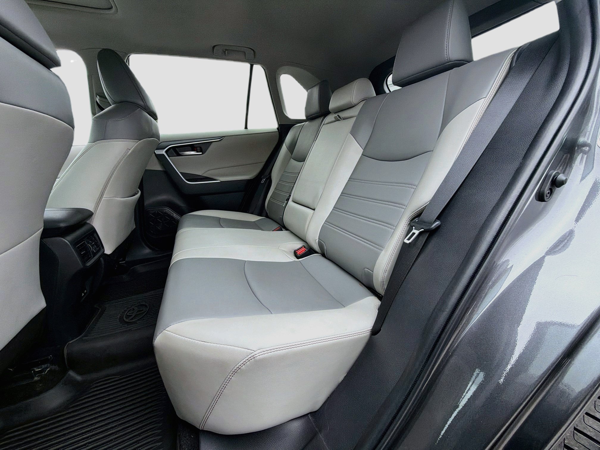 Used 2023 Toyota RAV4 XLE Premium FWD image 21