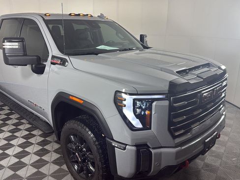 Used 2024 GMC Sierra 2500 AT4 w/ Technology Package AWD/4WD image 3