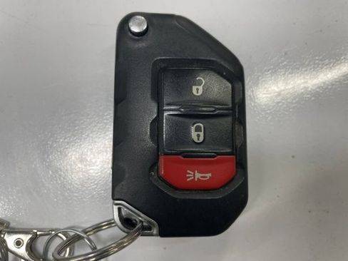 Used 2019 Jeep Wrangler Unlimited Sahara AWD/4WD image 19