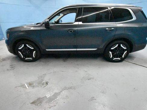 Used 2023 Kia Telluride EX w/ EX Captain's Chair Package image 38
