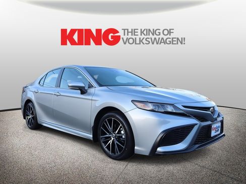 Used 2024 Toyota Camry SE image 1