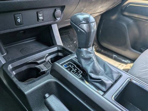 Used 2017 Toyota Tacoma TRD Off-Road w/ Tow Package (A/T) AWD/4WD image 17