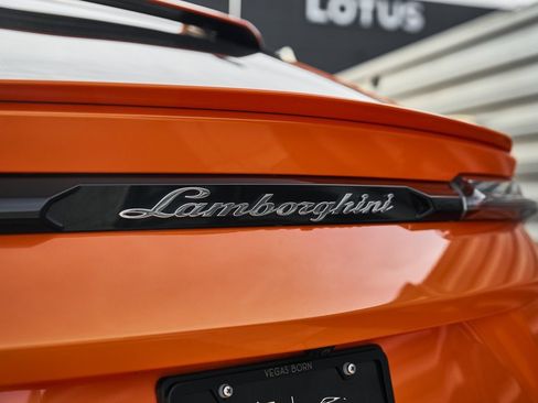 Used 2022 Lamborghini Urus image 11
