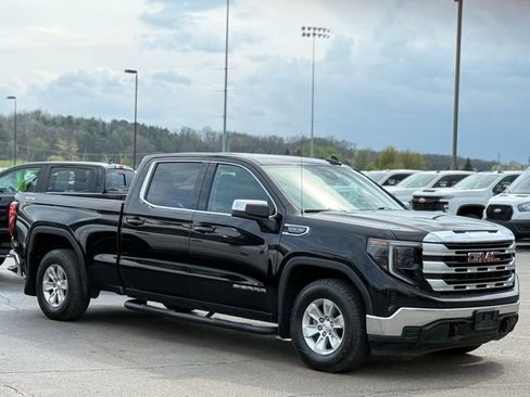 Used 2023 GMC Sierra 1500 SLE w/ Enhanced Capability Package AWD/4WD image 32