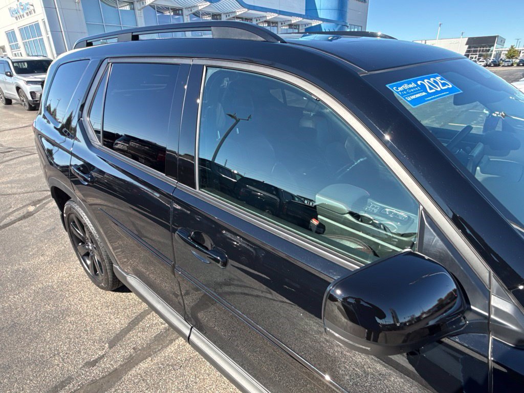 Certified 2025 Honda Pilot Black Edition image 14