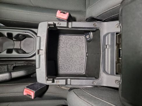 Used 2018 Jeep Wrangler Unlimited Sport image 29