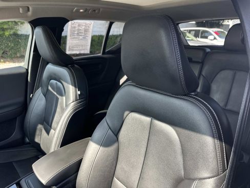 Certified 2025 Volvo XC40 B5 Plus image 19
