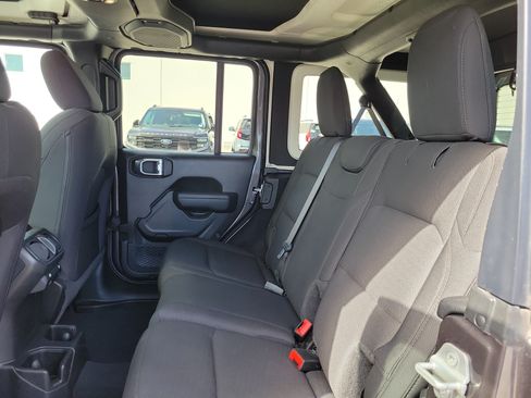 Used 2022 Jeep Wrangler Unlimited Sport AWD/4WD image 12