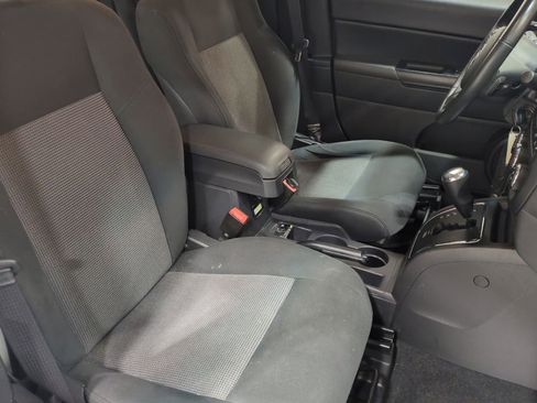 Used 2011 Jeep Compass Latitude AWD/4WD image 10