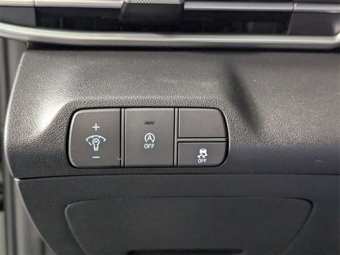 Certified 2025 Hyundai Elantra SE image 13