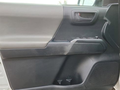 Used 2017 Toyota Tacoma SR image 15