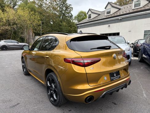 Used 2022 Alfa Romeo Stelvio Veloce AWD/4WD image 3