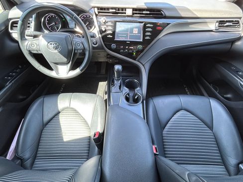 Used 2020 Toyota Camry SE w/ Convenience Package FWD image 11