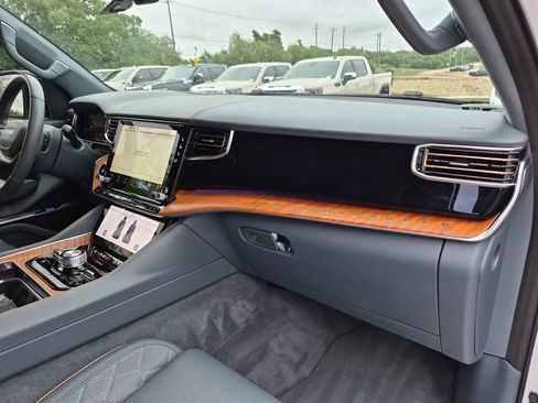 Used 2024 Jeep Grand Wagoneer Series III AWD/4WD image 39