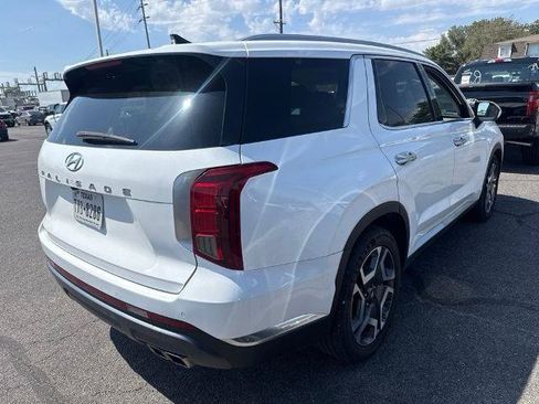 Used 2024 Hyundai Palisade Limited FWD image 2