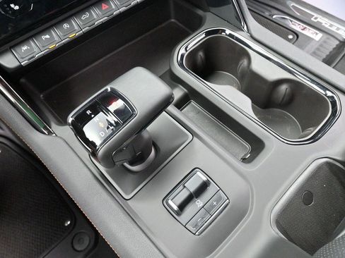 Used 2025 GMC Sierra 1500 AT4 w/ AT4 Premium Package AWD/4WD image 25