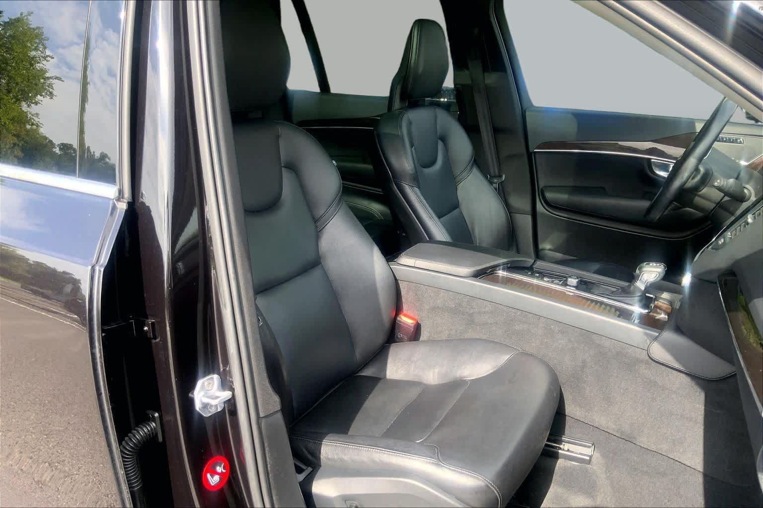 Used 2018 Volvo XC90 T5 Momentum w/ Convenience Package FWD image 9
