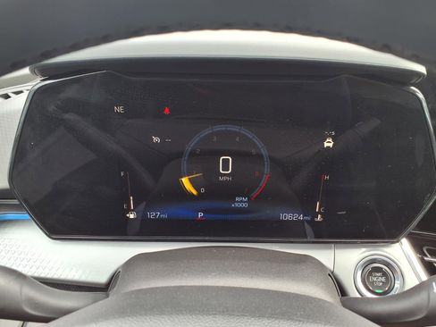 Used 2025 Chevrolet Trax LT w/ LT Convenience Package FWD image 11