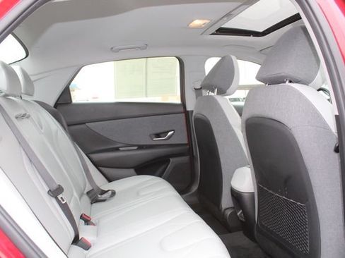 Used 2024 Hyundai Elantra Limited FWD image 15