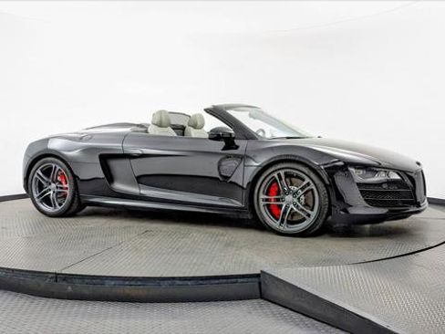 Used 2011 Audi R8 V10 w/ Enhanced Leather Pkg image 9