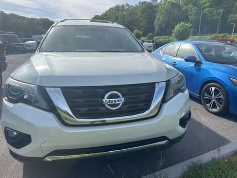 Used 2017 Nissan Pathfinder Platinum AWD/4WD image 7